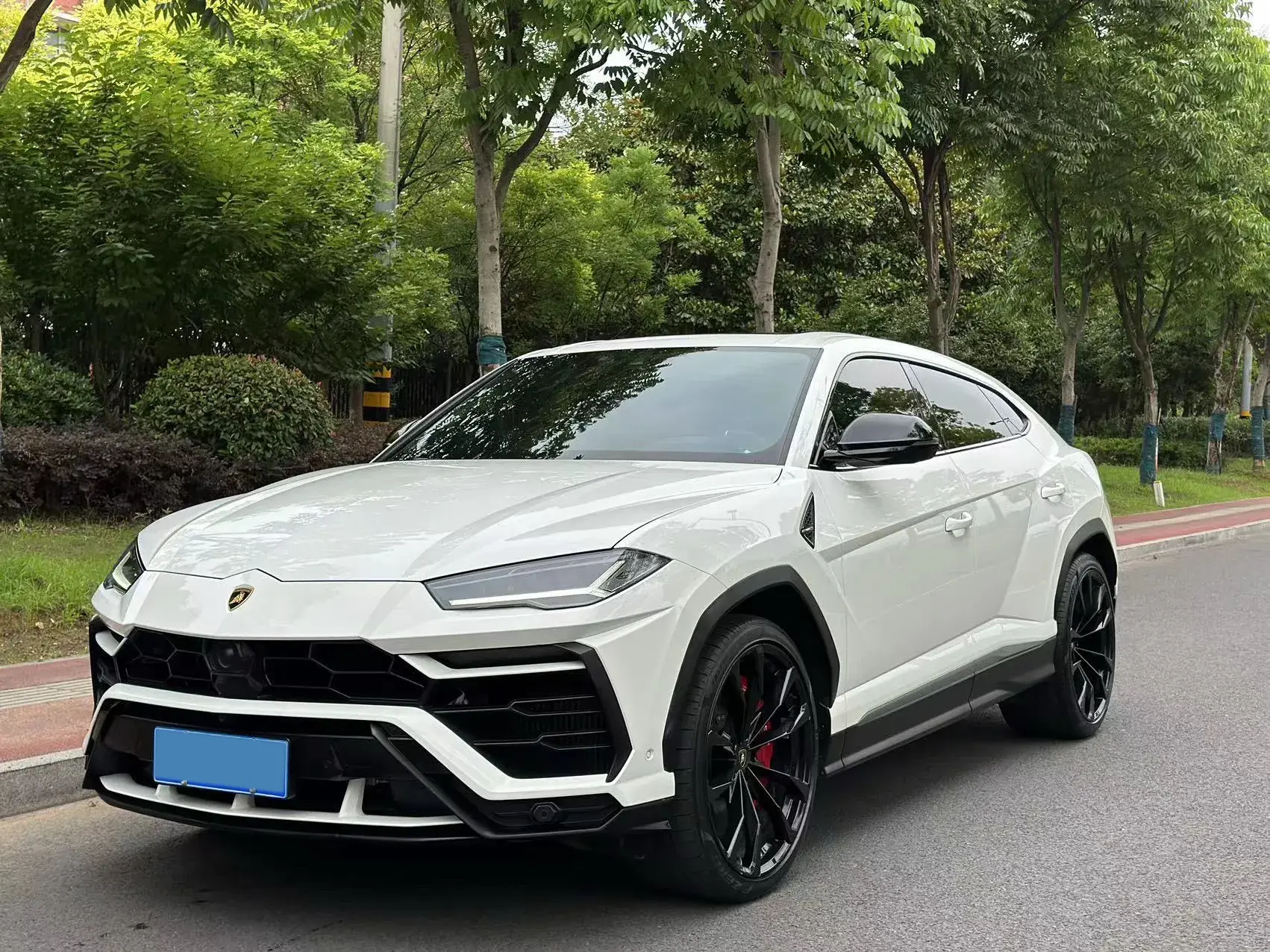 2021 LAMBORGHINI URUS view 1