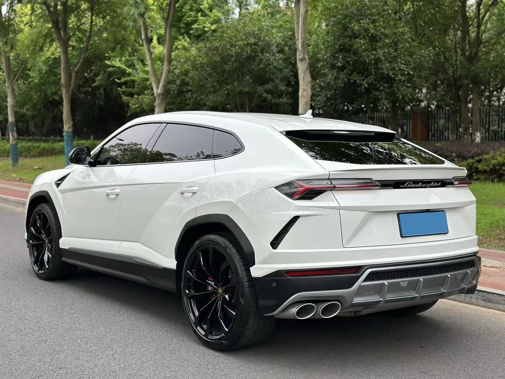 2021 LAMBORGHINI URUS thumbnail 4