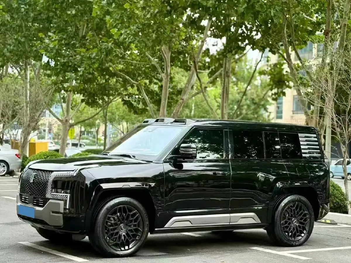 2023 YangWang U8 2.0T 272HP L4 REEV 49.05KWH