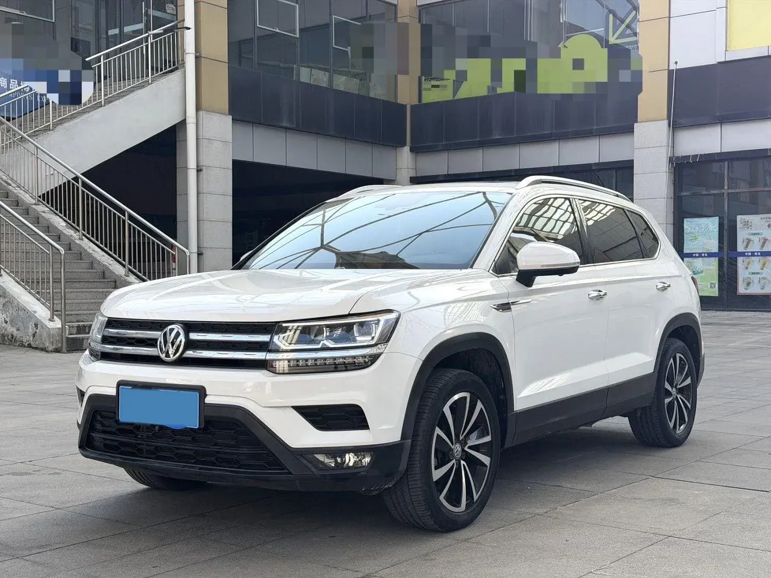 2021 VOLKSWAGEN THARU view 1
