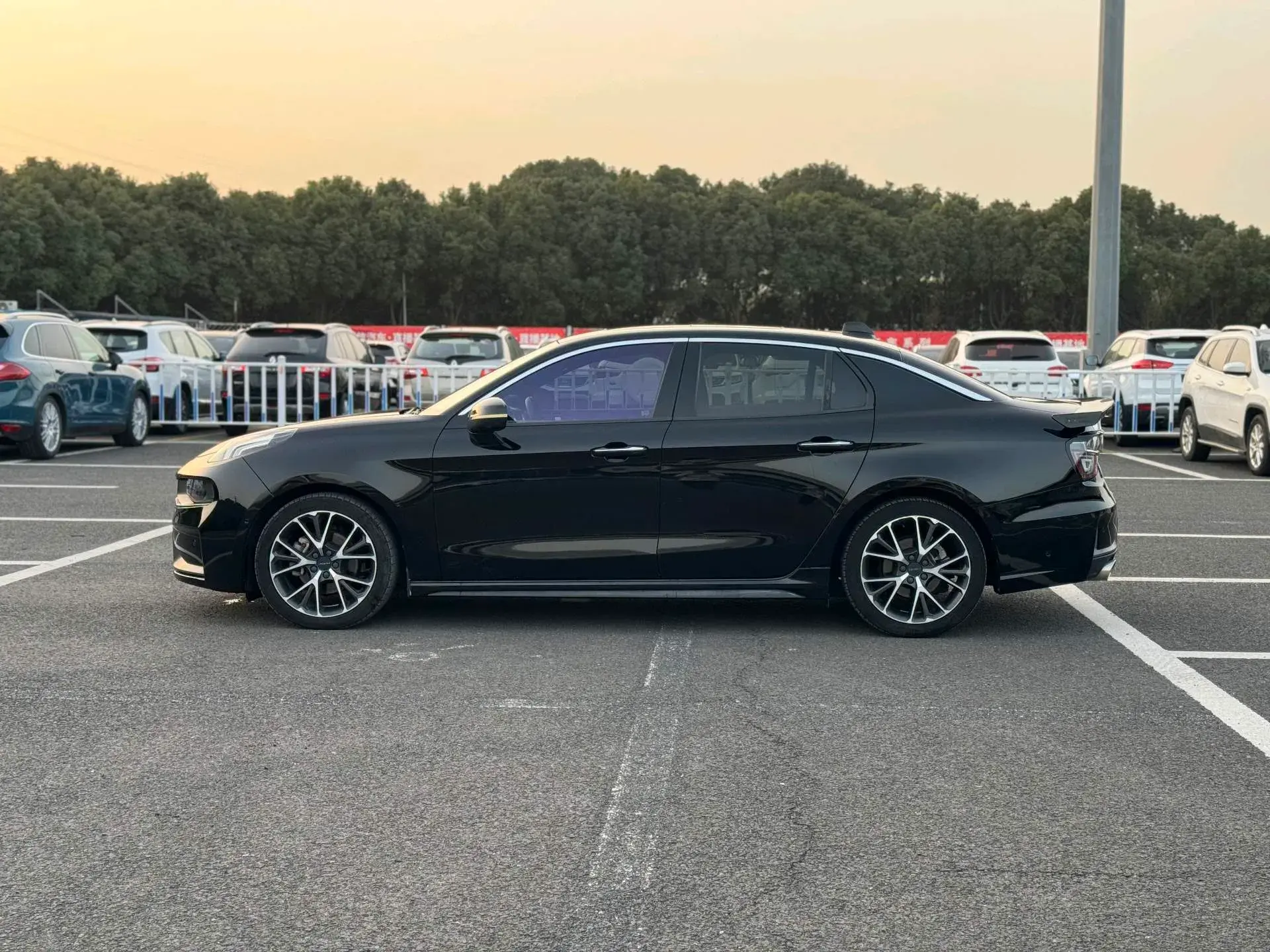 2019 LYNK&CO 03 thumbnail 2