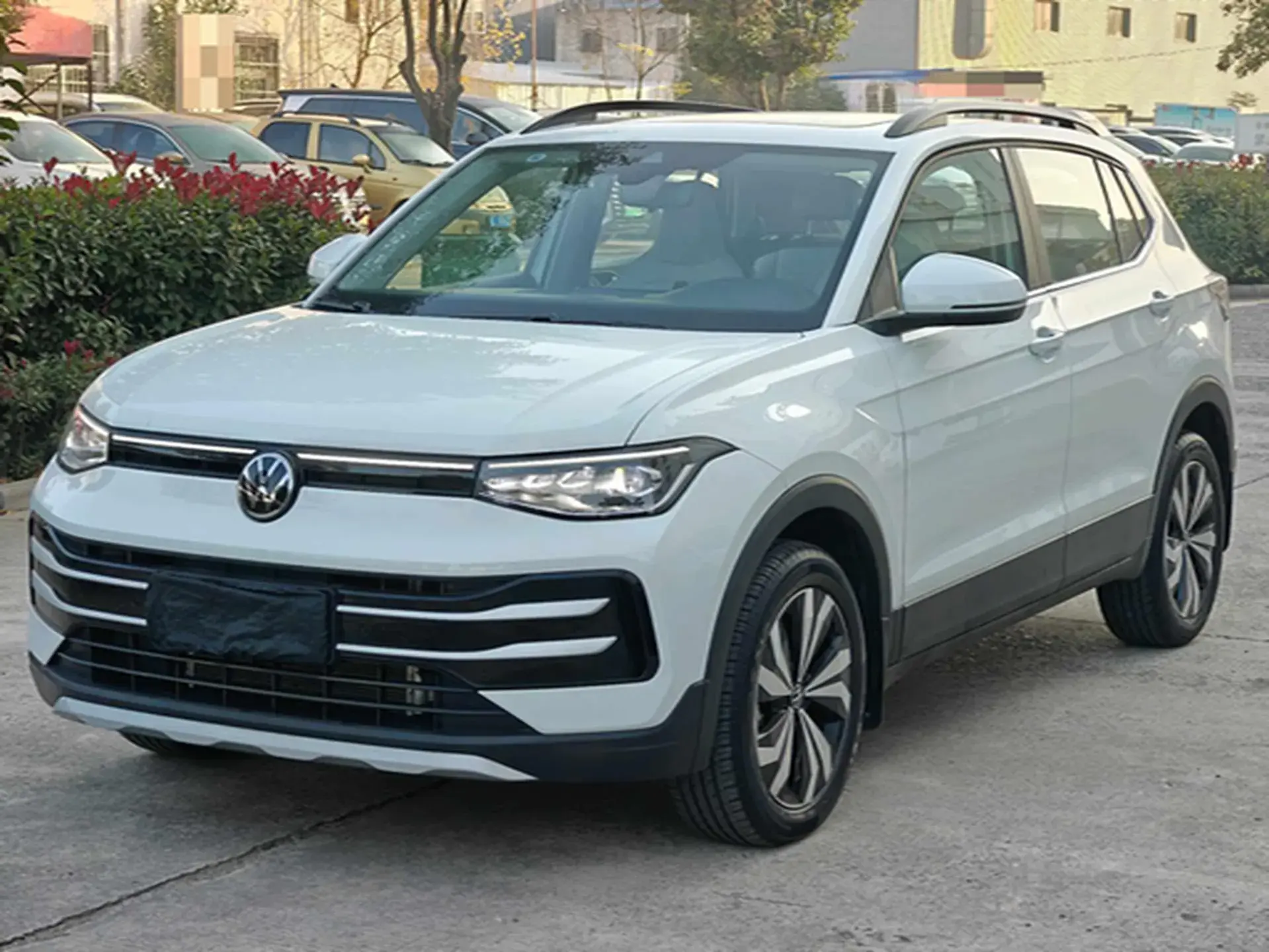 2025 VOLKSWAGEN THARU view 1