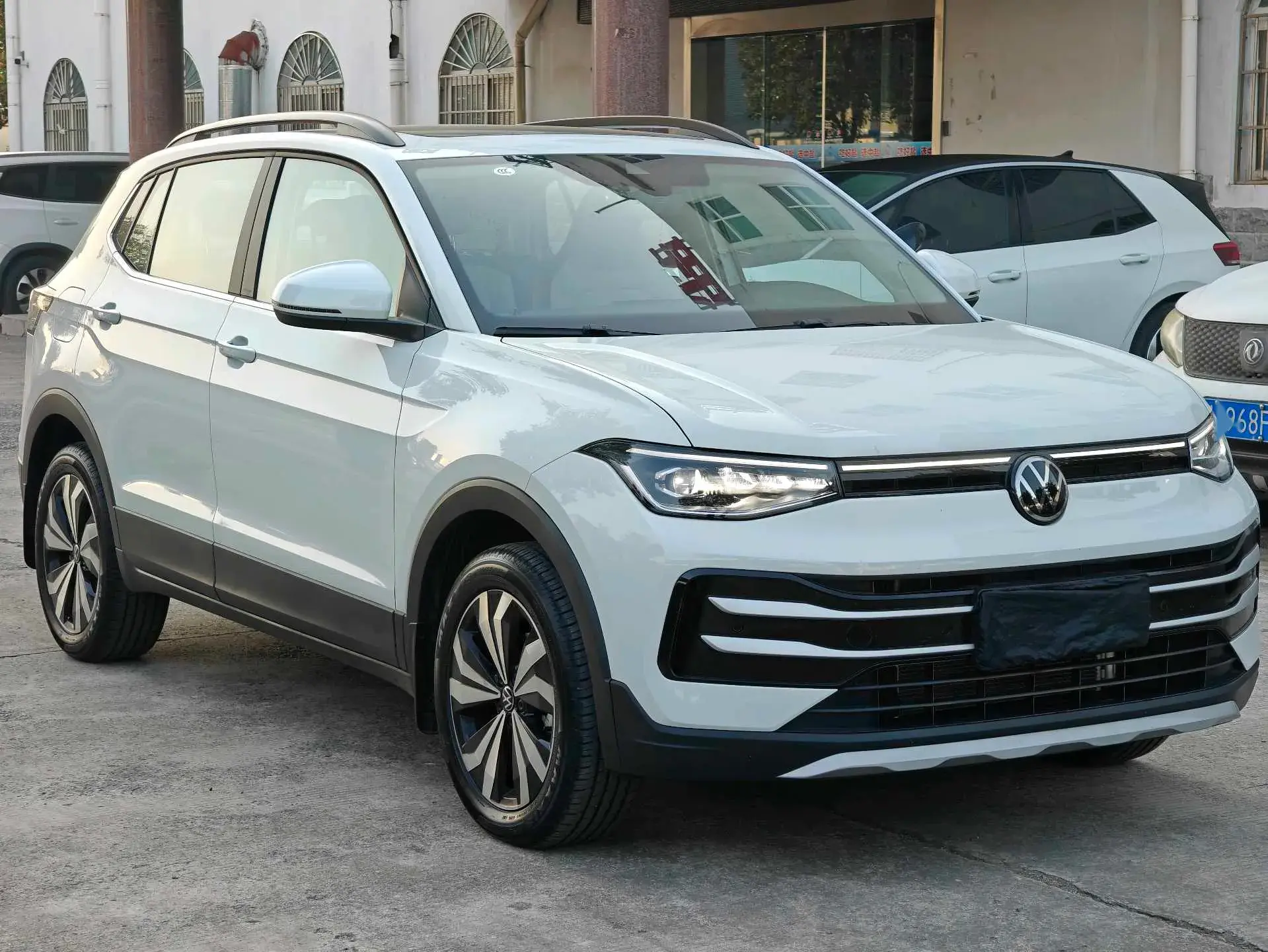 2025 VOLKSWAGEN THARU thumbnail 3