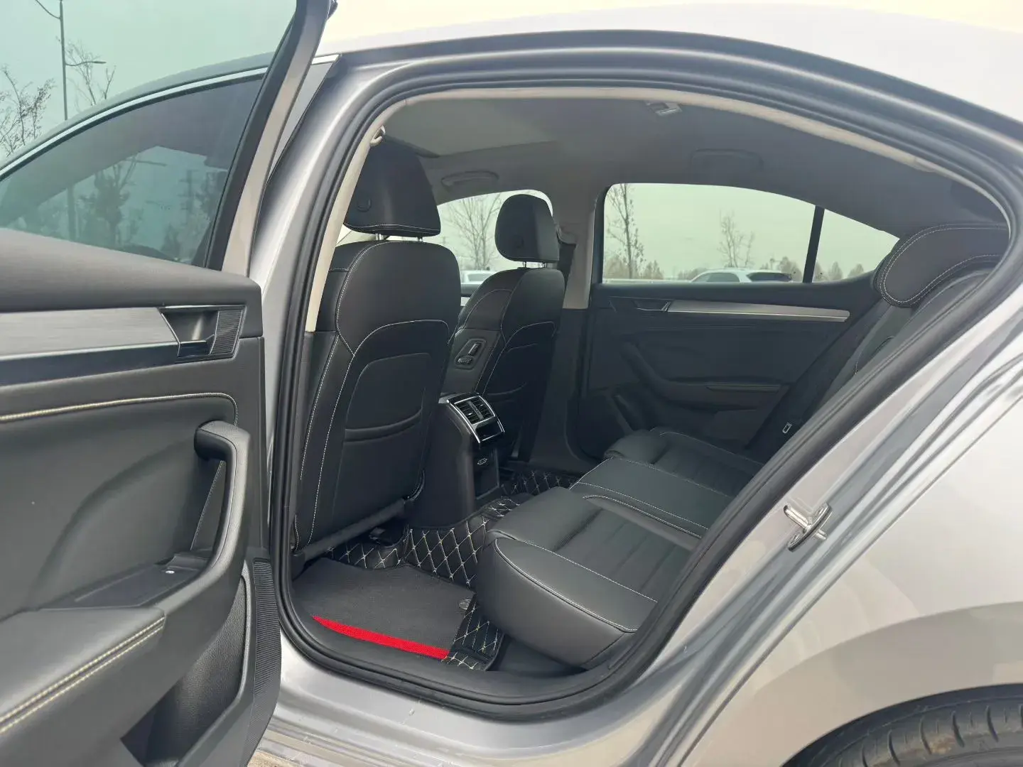 2019 SKODA SUPERB thumbnail 3