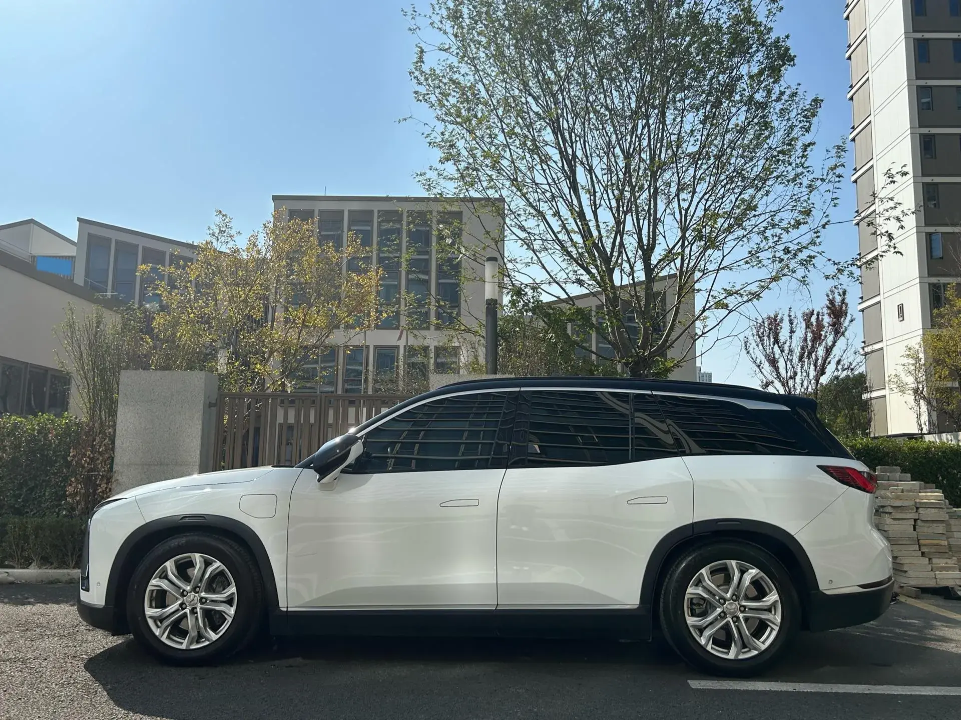 2020 NIO ES8 thumbnail 2