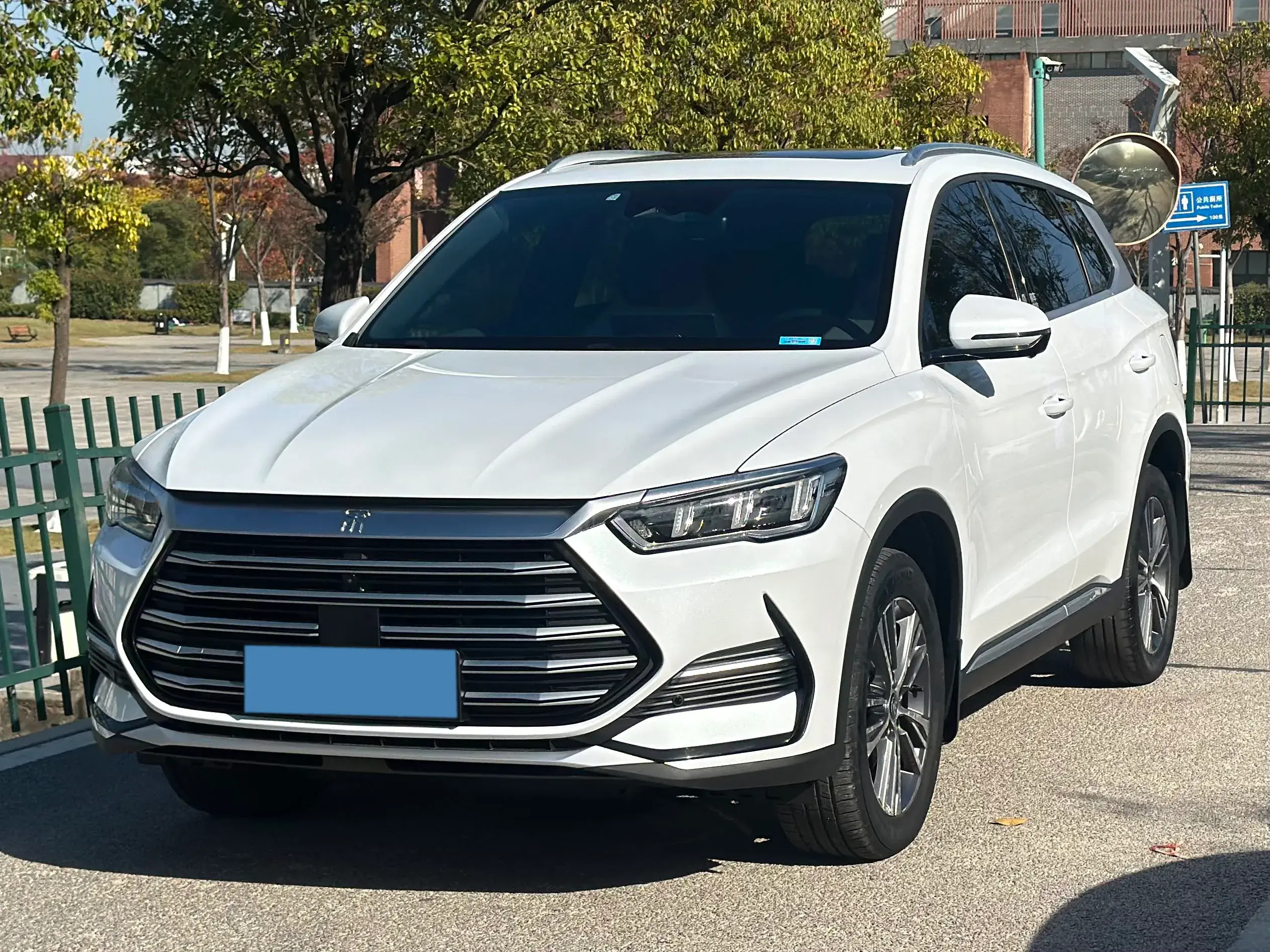 2022 BYD SONG view 1