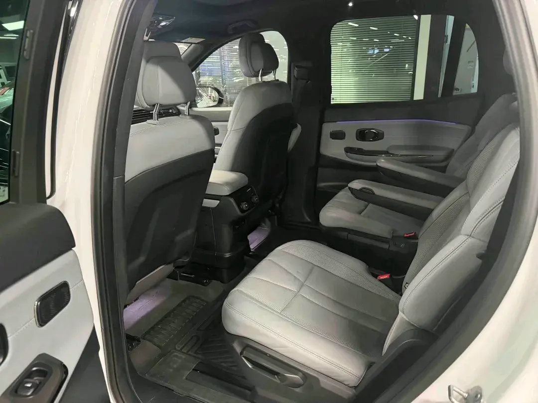 2020 NIO ES8 thumbnail 4