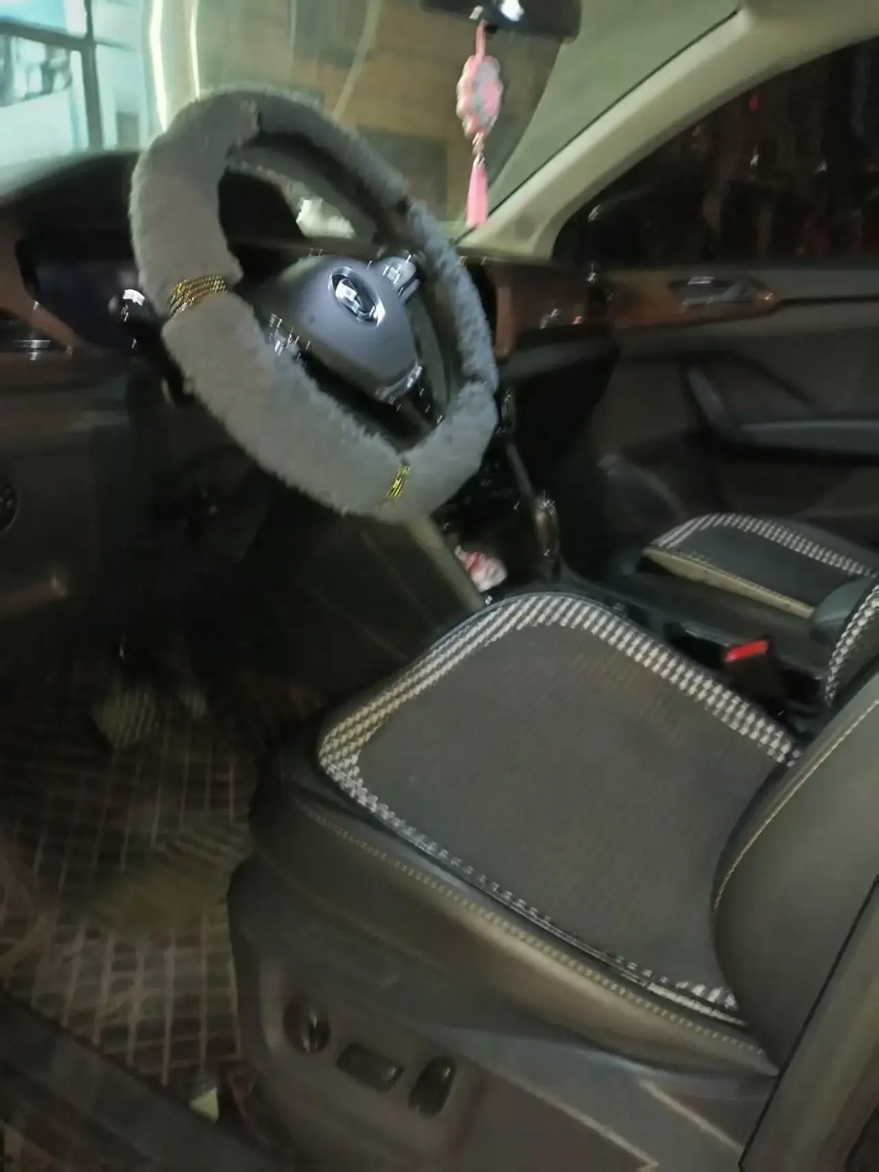 2022 VOLKSWAGEN THARU thumbnail 4