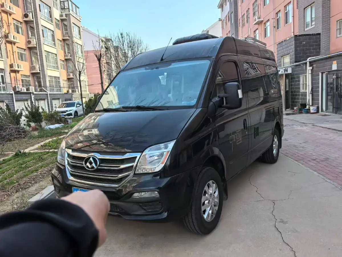 2015 MAXUS XinTu V80 2.5T 136HP L4 6MT