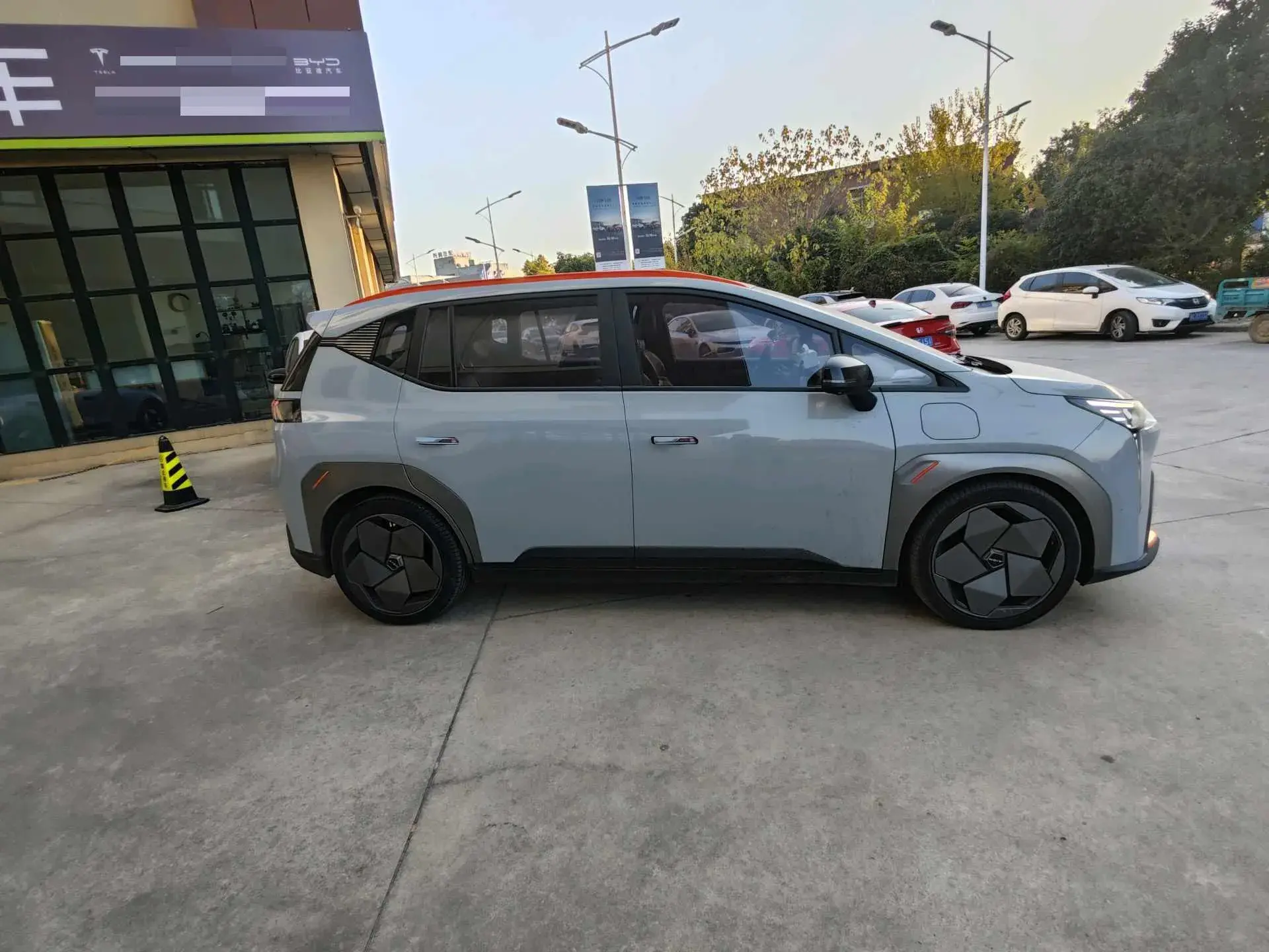 2021 AION Y thumbnail 3