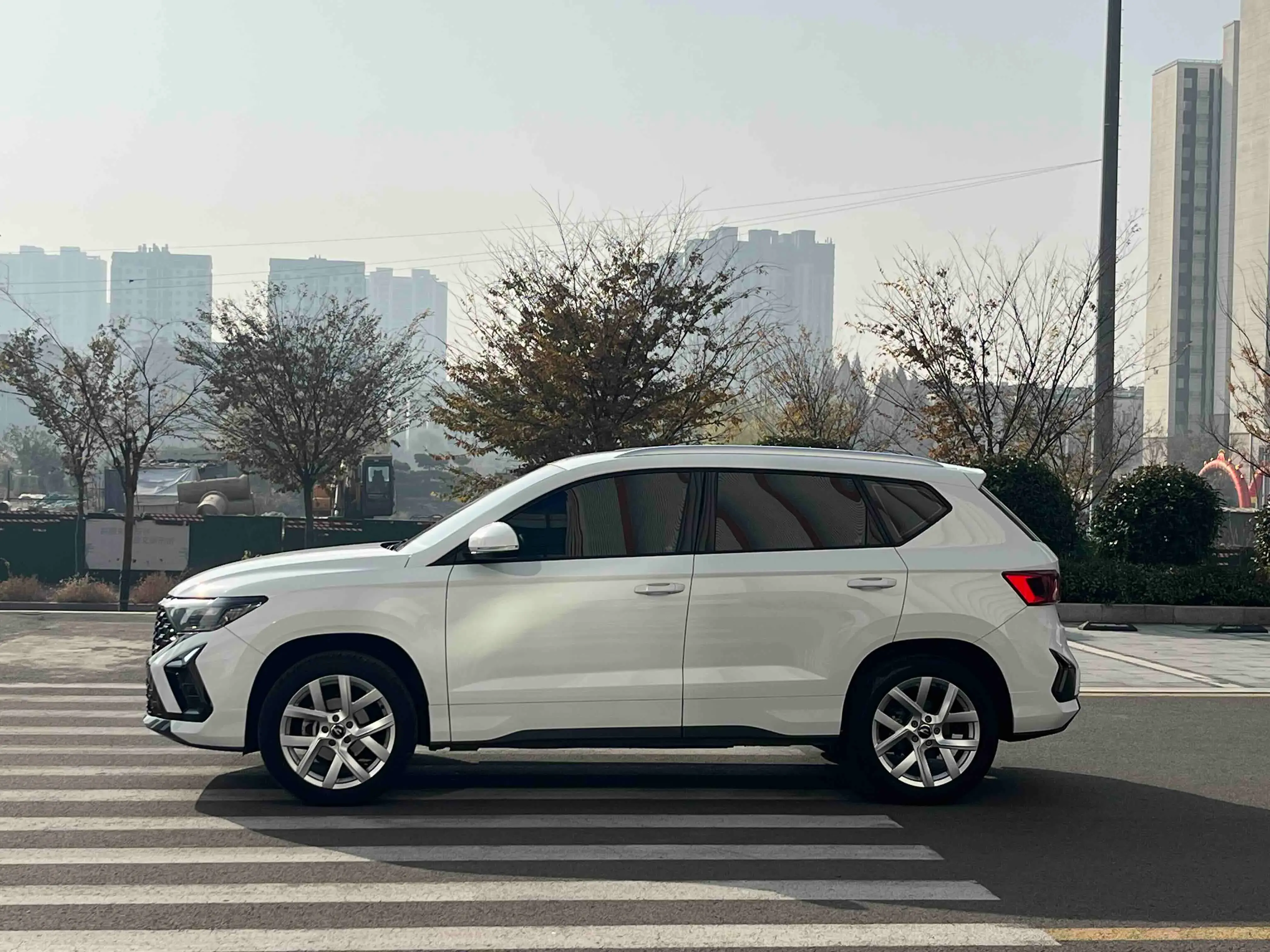 2023 JETTA VS5 thumbnail 3