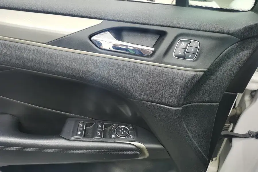 2017 LINCOLN MKC thumbnail 4