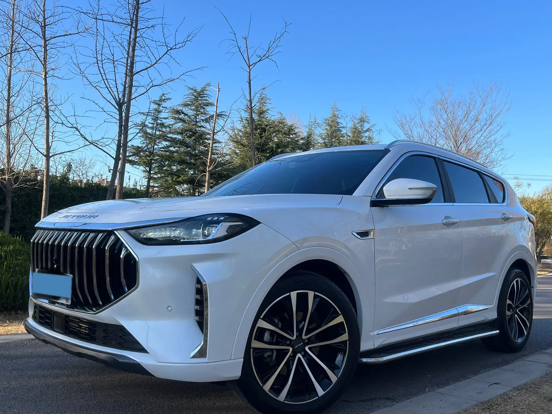 2023 JETOUR X70 view 1