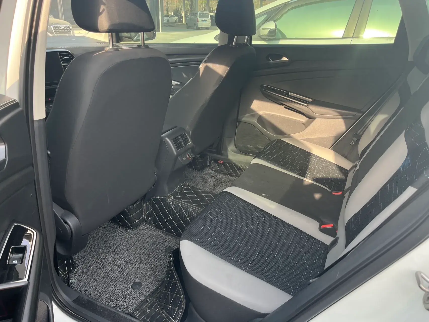 2021 JETTA VS7 thumbnail 4