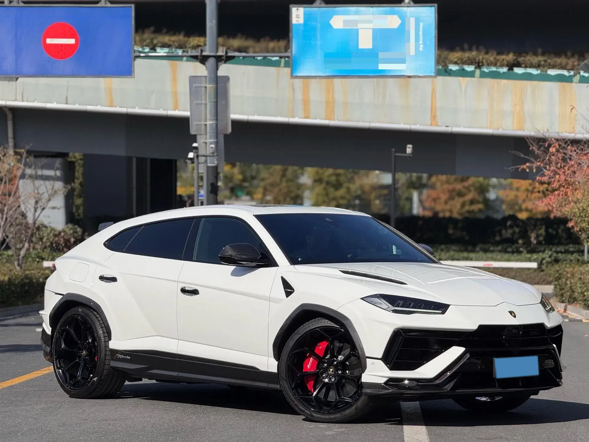 2022 LAMBORGHINI URUS thumbnail 3