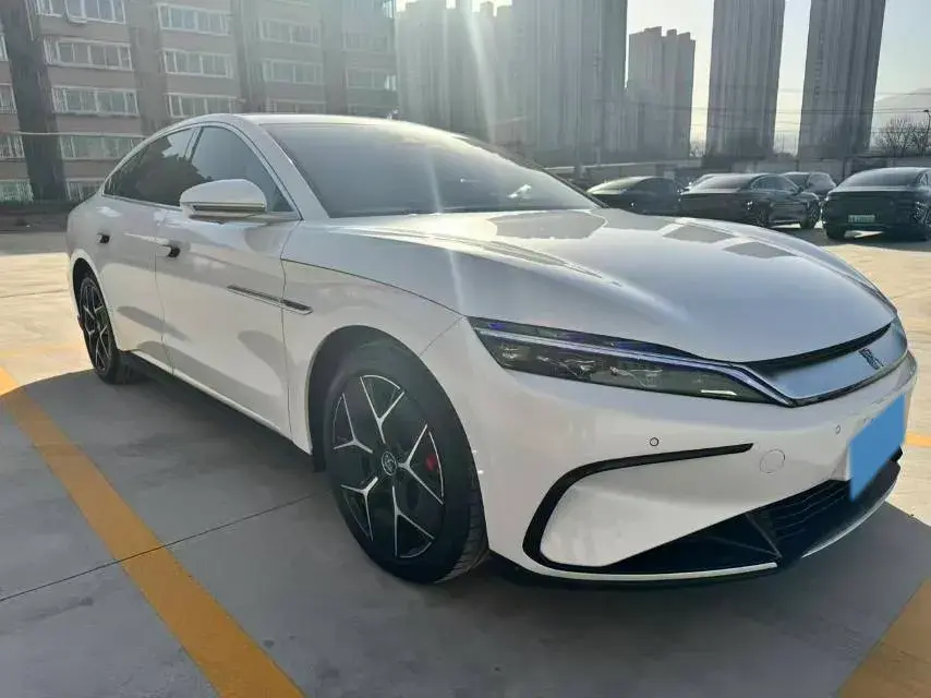 2023 BYD HAN thumbnail 3