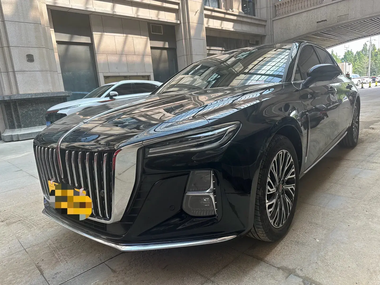2023 HONGQI H5 view 1