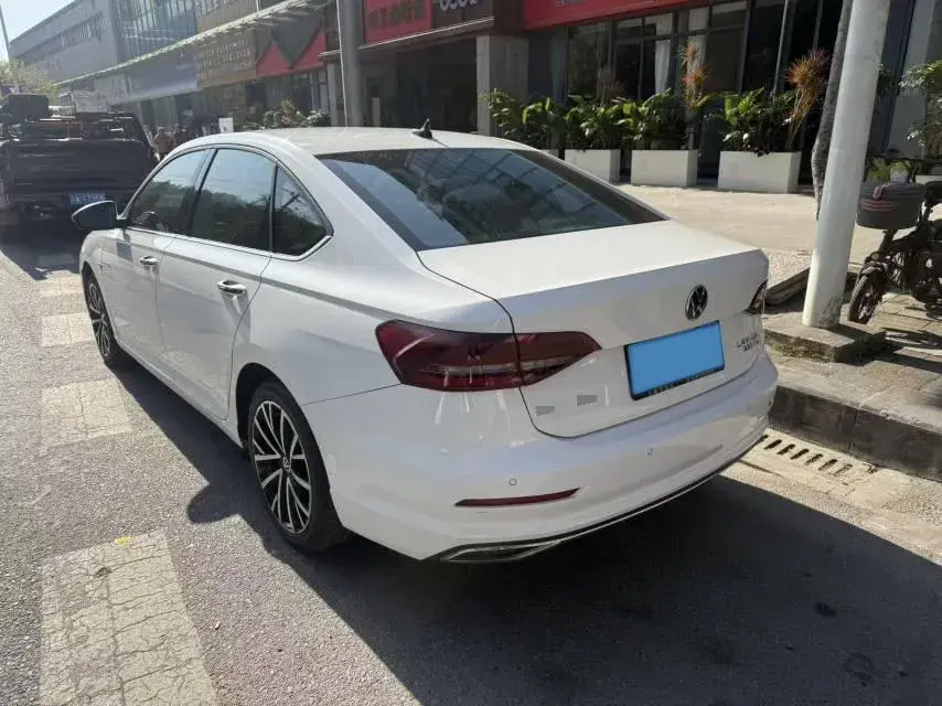 2021 VOLKSWAGEN LAVIDA thumbnail 2