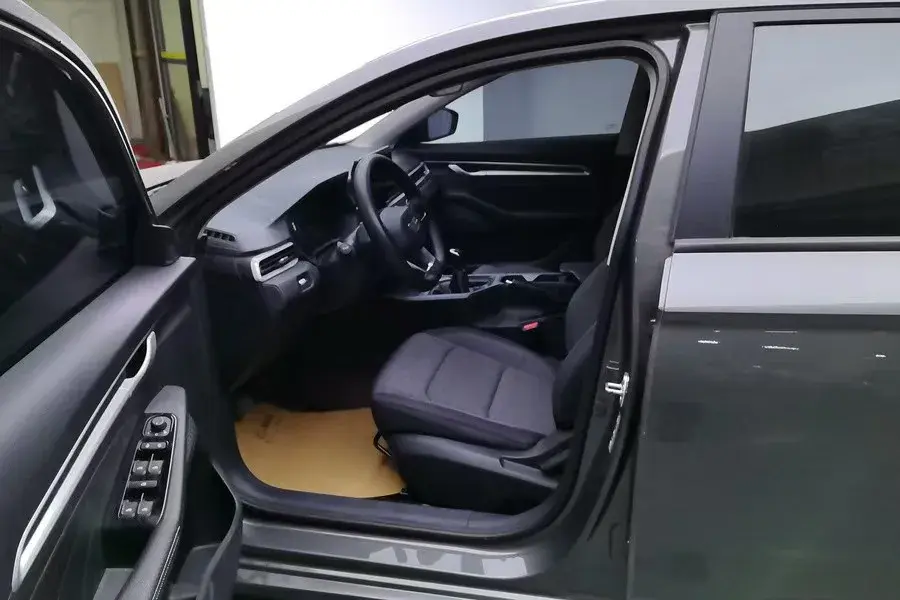 2025 GEELY EMGRAND thumbnail 3