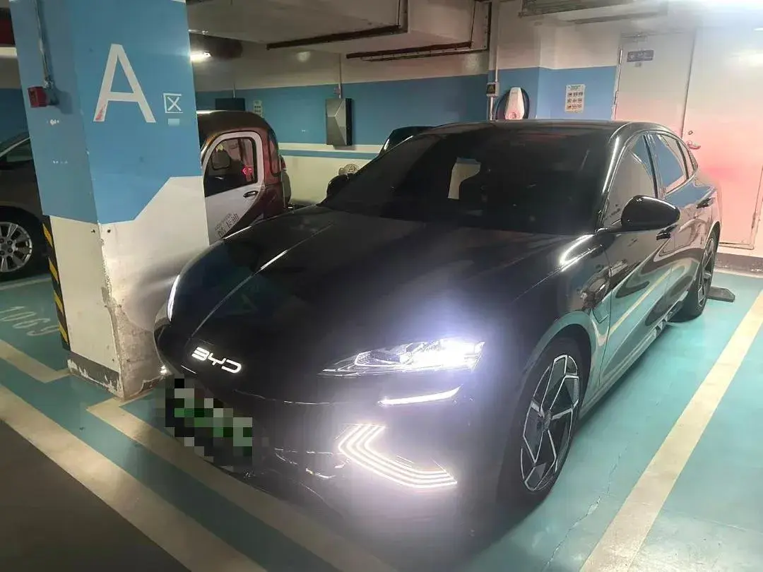 2022 BYD SEAL view 1