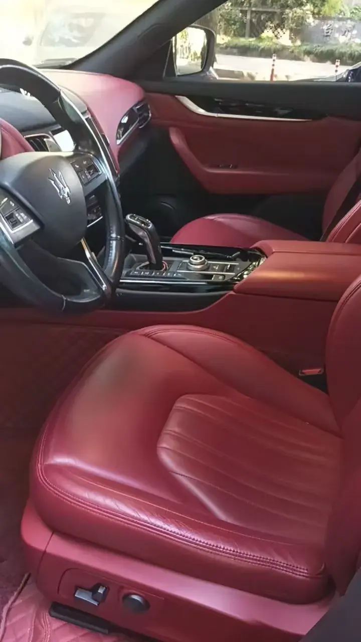 2019 MASERATI LEVANTE thumbnail 3