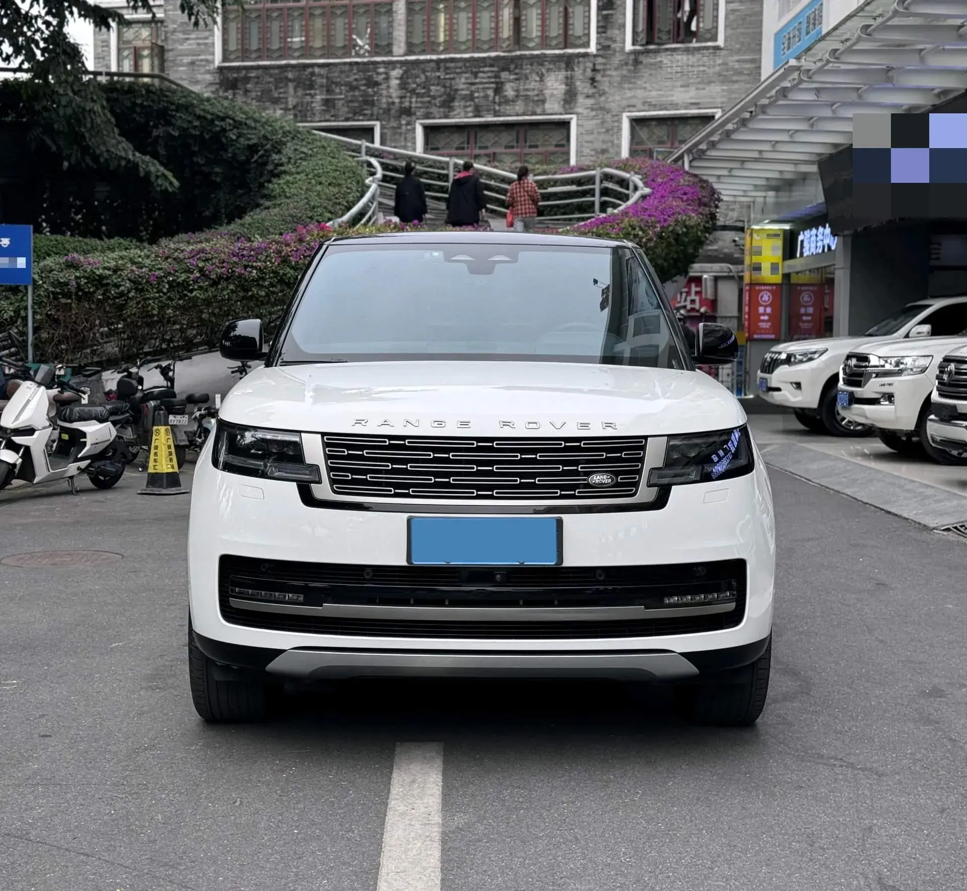 2024 LAND ROVER thumbnail 2