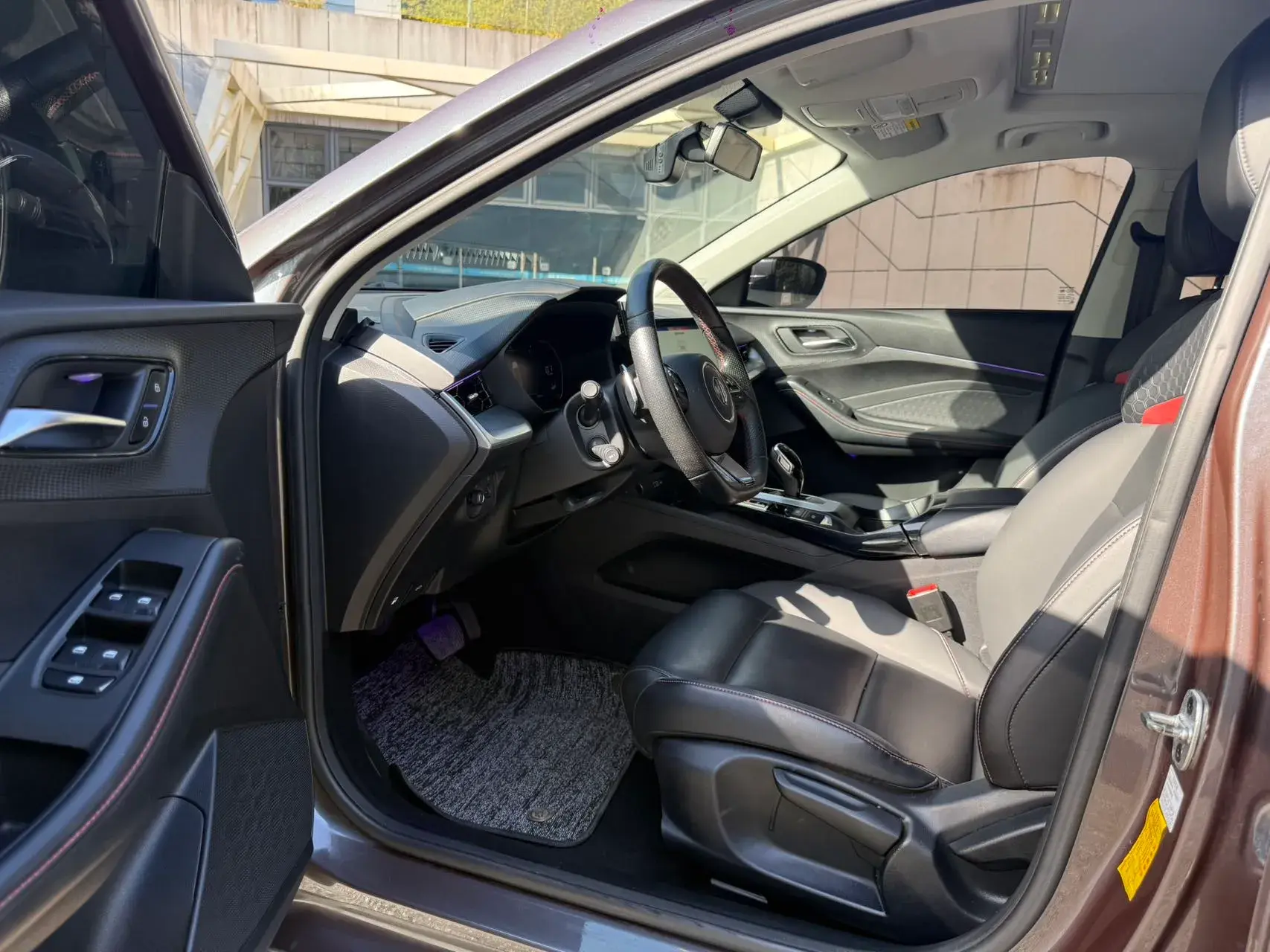 2021 MG 5 thumbnail 4