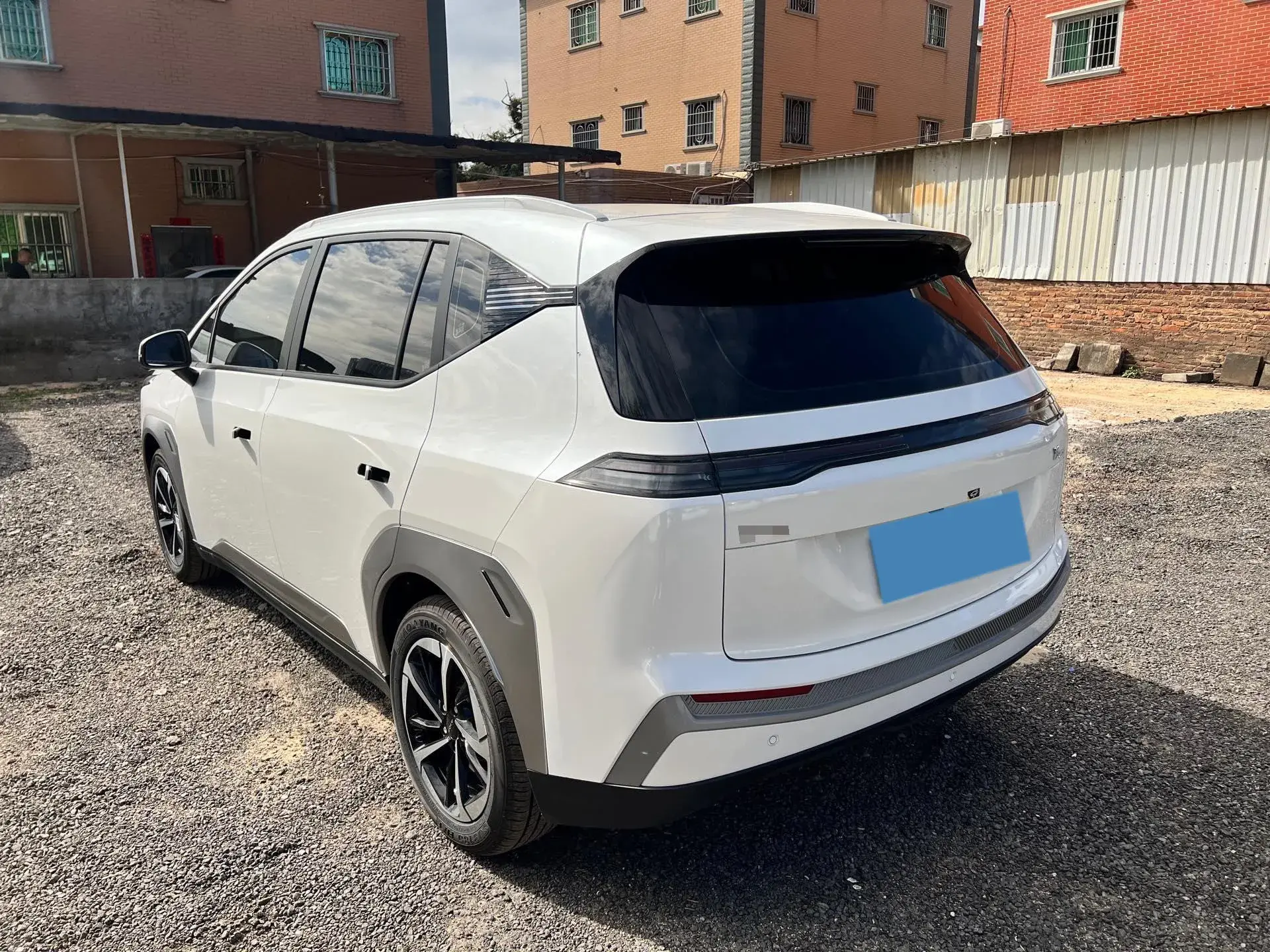 2025 AION Y thumbnail 4