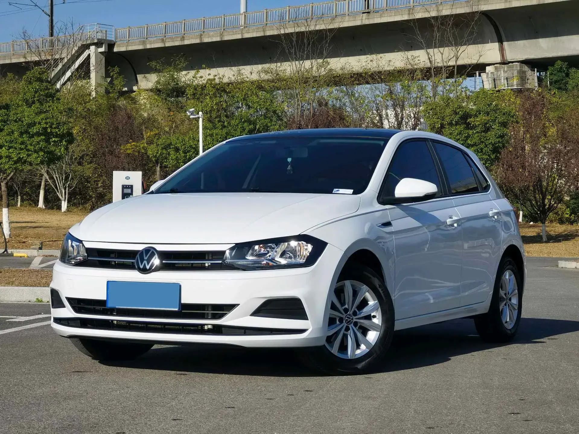 2019 VOLKSWAGEN POLO view 1