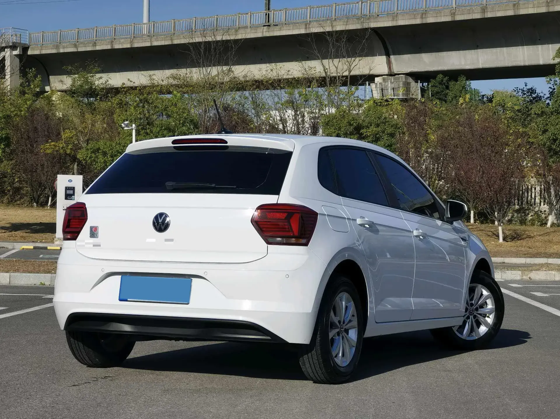 2019 VOLKSWAGEN POLO thumbnail 3