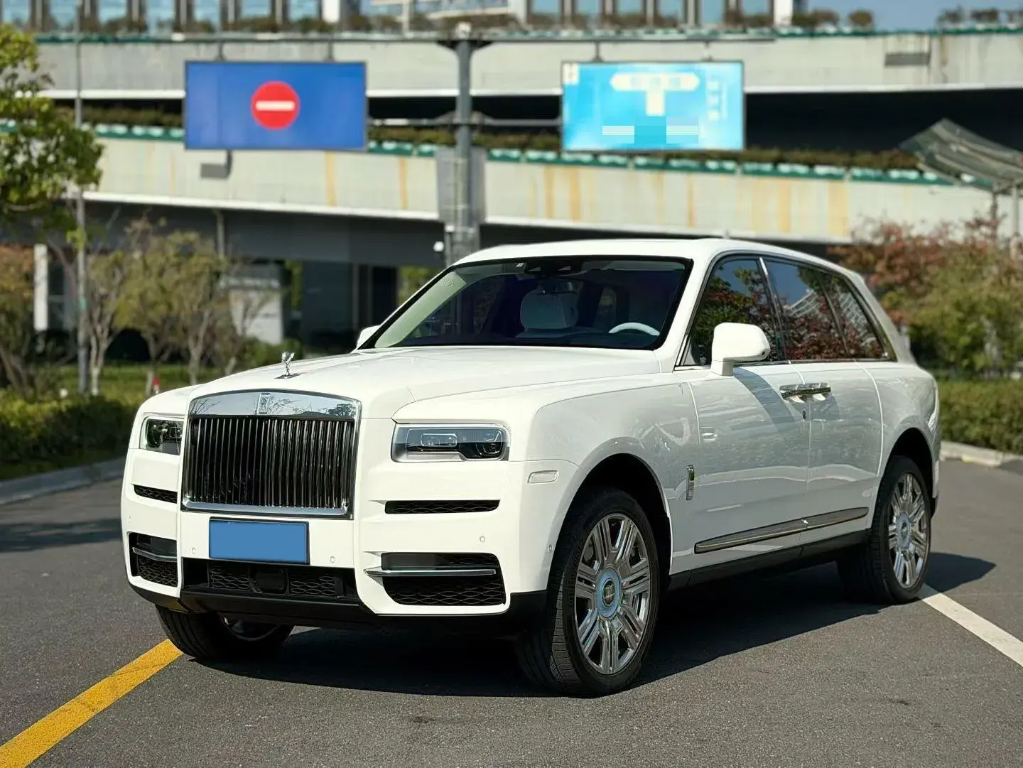 2024 ROLLS-ROYCE CULLINAN view 1