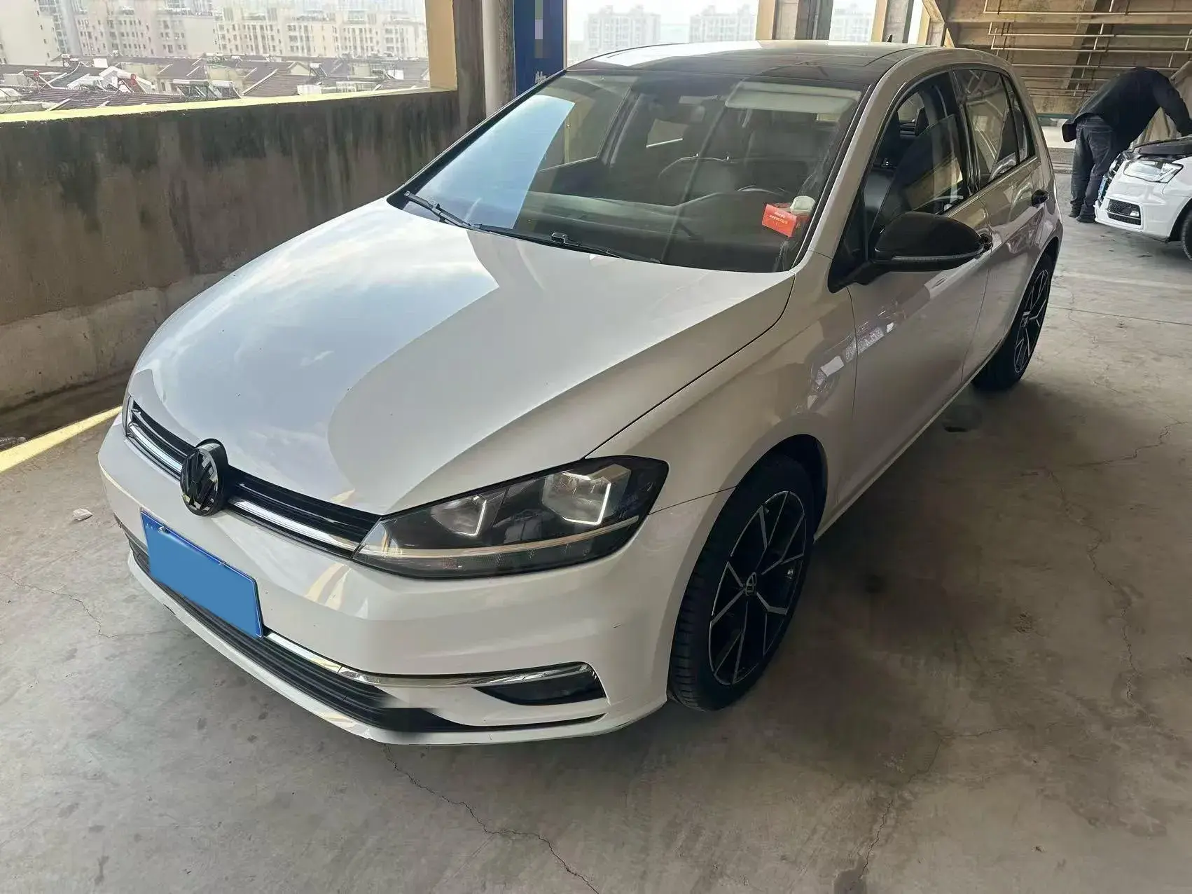 2020 VOLKSWAGEN GOLF view 1