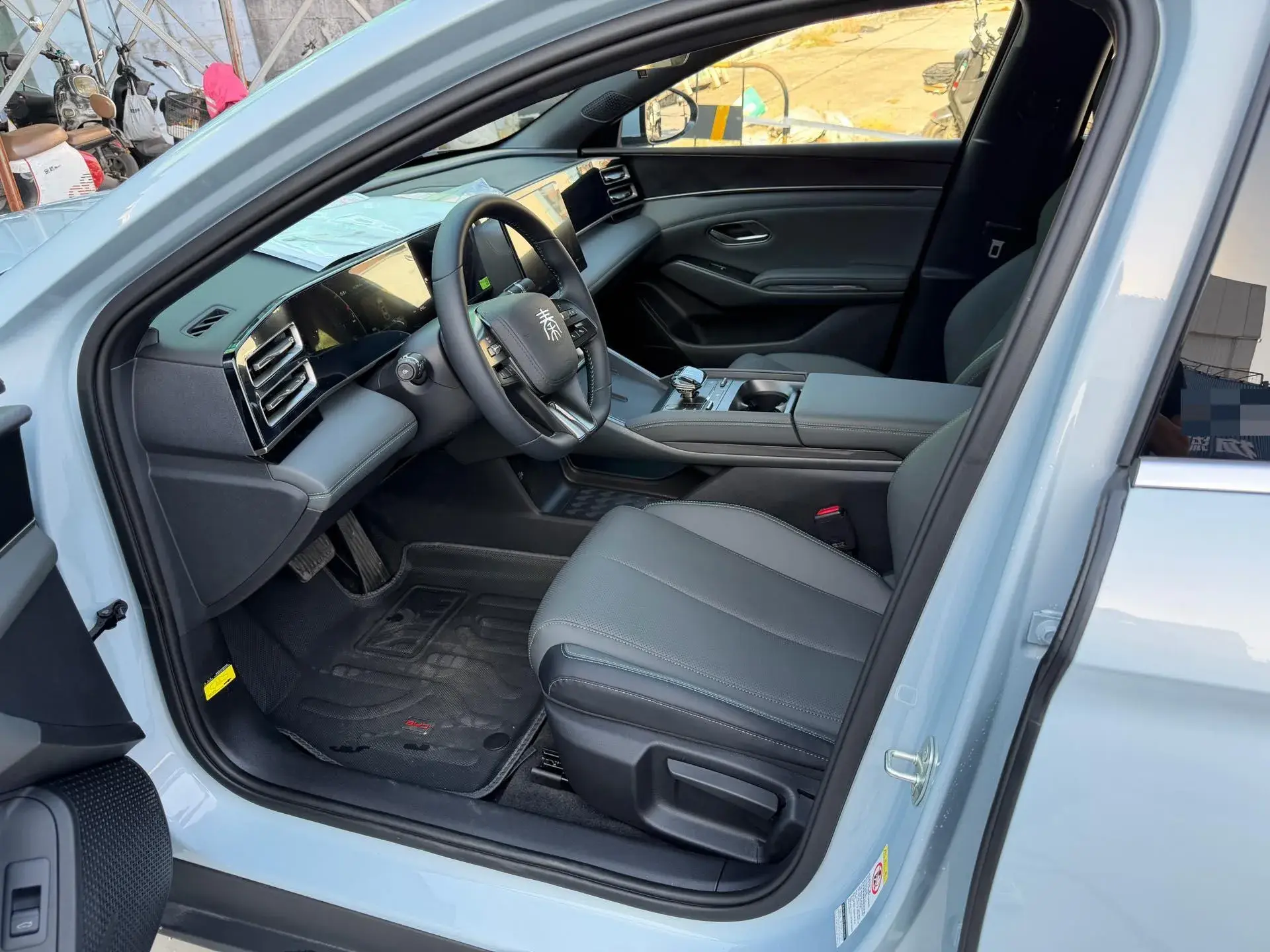 2024 BYD QINL thumbnail 3