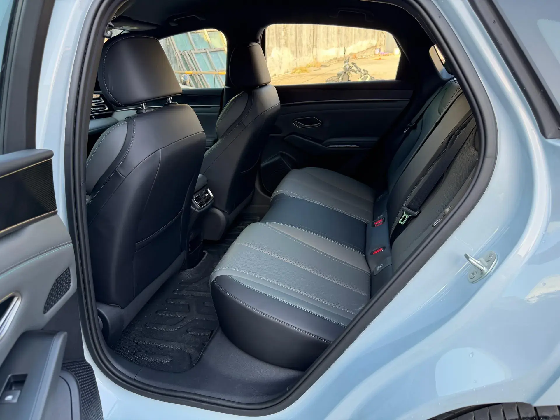 2024 BYD QINL thumbnail 4