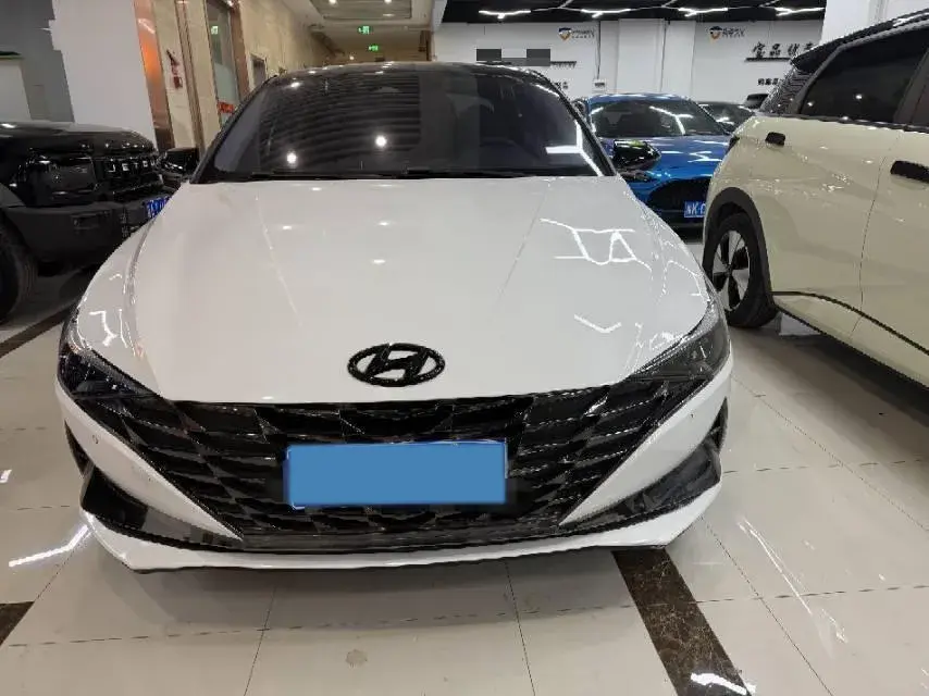 2023 HYUNDAI ELANTRA thumbnail 3