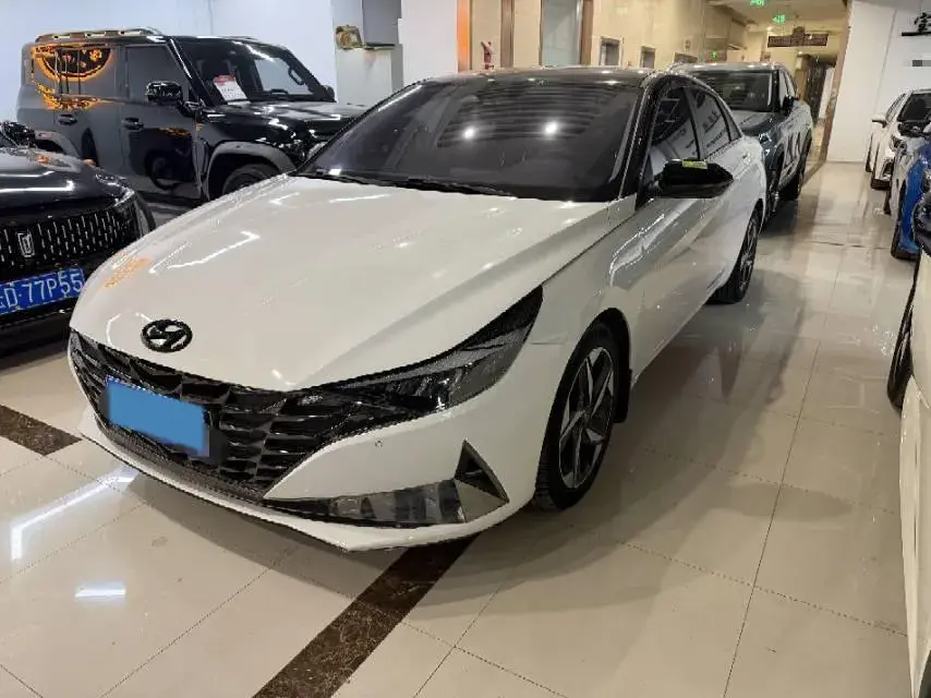 2023 HYUNDAI ELANTRA view 1