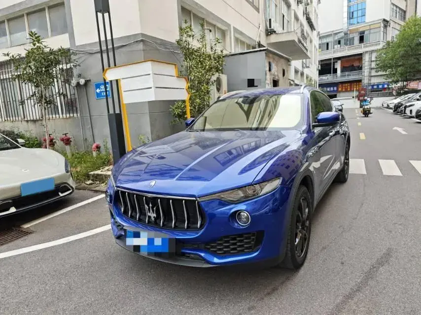 2018 MASERATI LEVANTE thumbnail 2