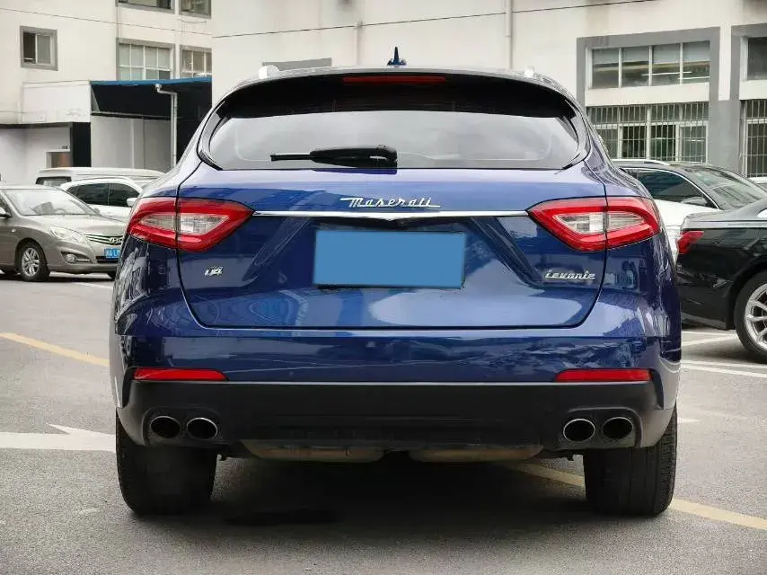 2018 MASERATI LEVANTE thumbnail 4