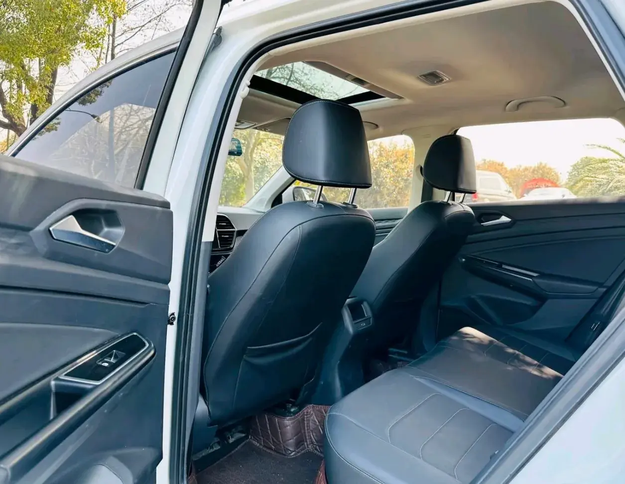 2022 JETTA VS5 thumbnail 4