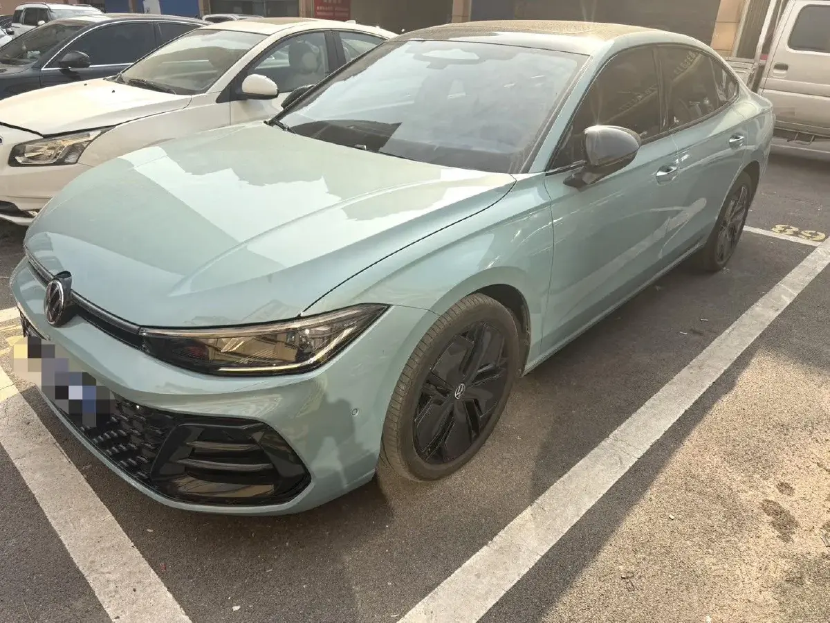 2025 Volkswagen Passat 2.0T 220HP L4 7DCT