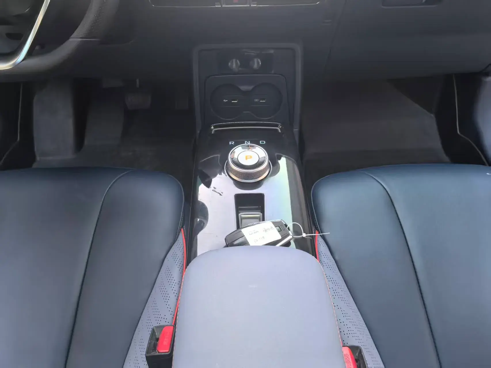 2022 GEOMETRY E thumbnail 3