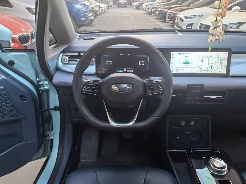 2022 GEOMETRY E thumbnail 2