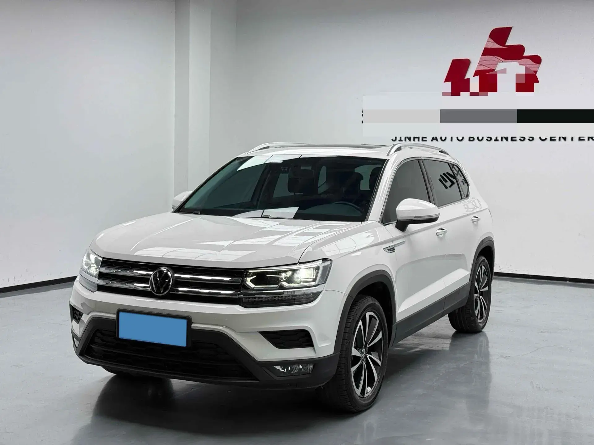 2022 VOLKSWAGEN THARU view 1