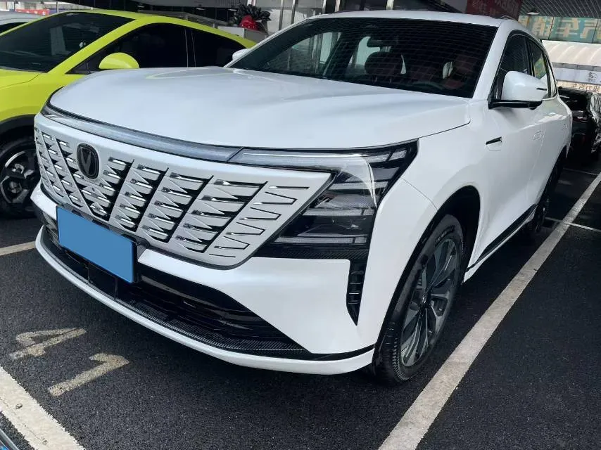 2025 ChangAn CS75 Plus 2.0T 233HP L4 8AT,autocango,china used car exporter,china ev exporter,chinese used car exporter,chinese used ev exporter