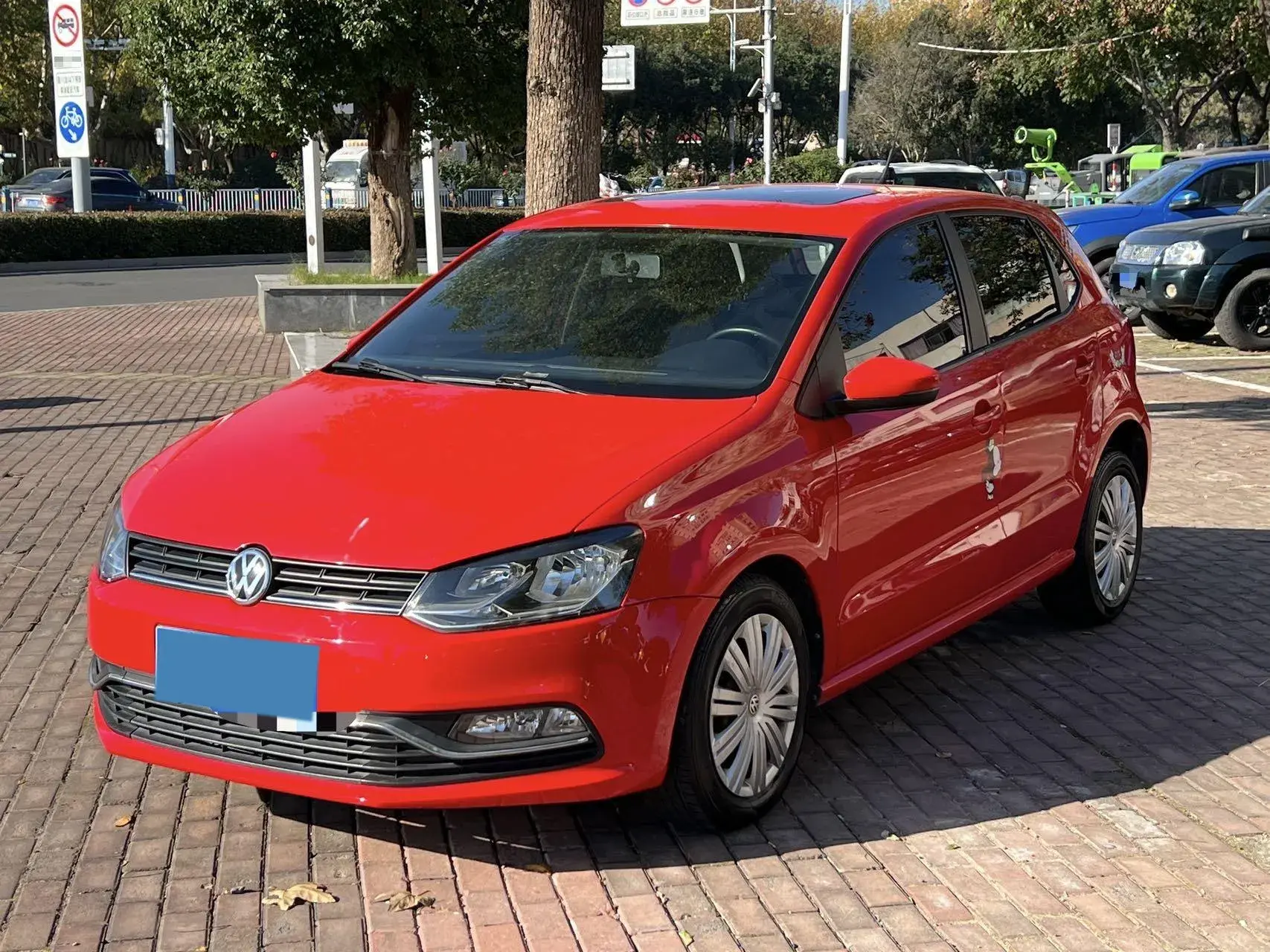 2018 VOLKSWAGEN POLO view 1