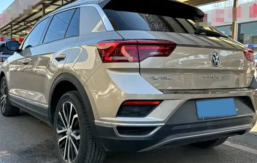 2021 VOLKSWAGEN T-ROC thumbnail 4