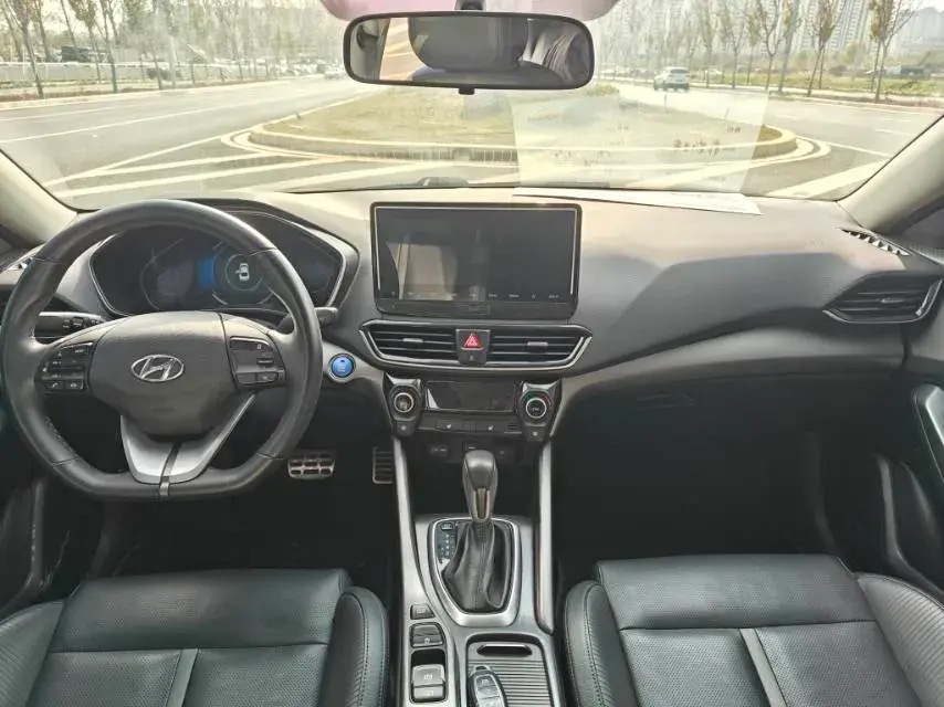 2019 HYUNDAI LA thumbnail 4