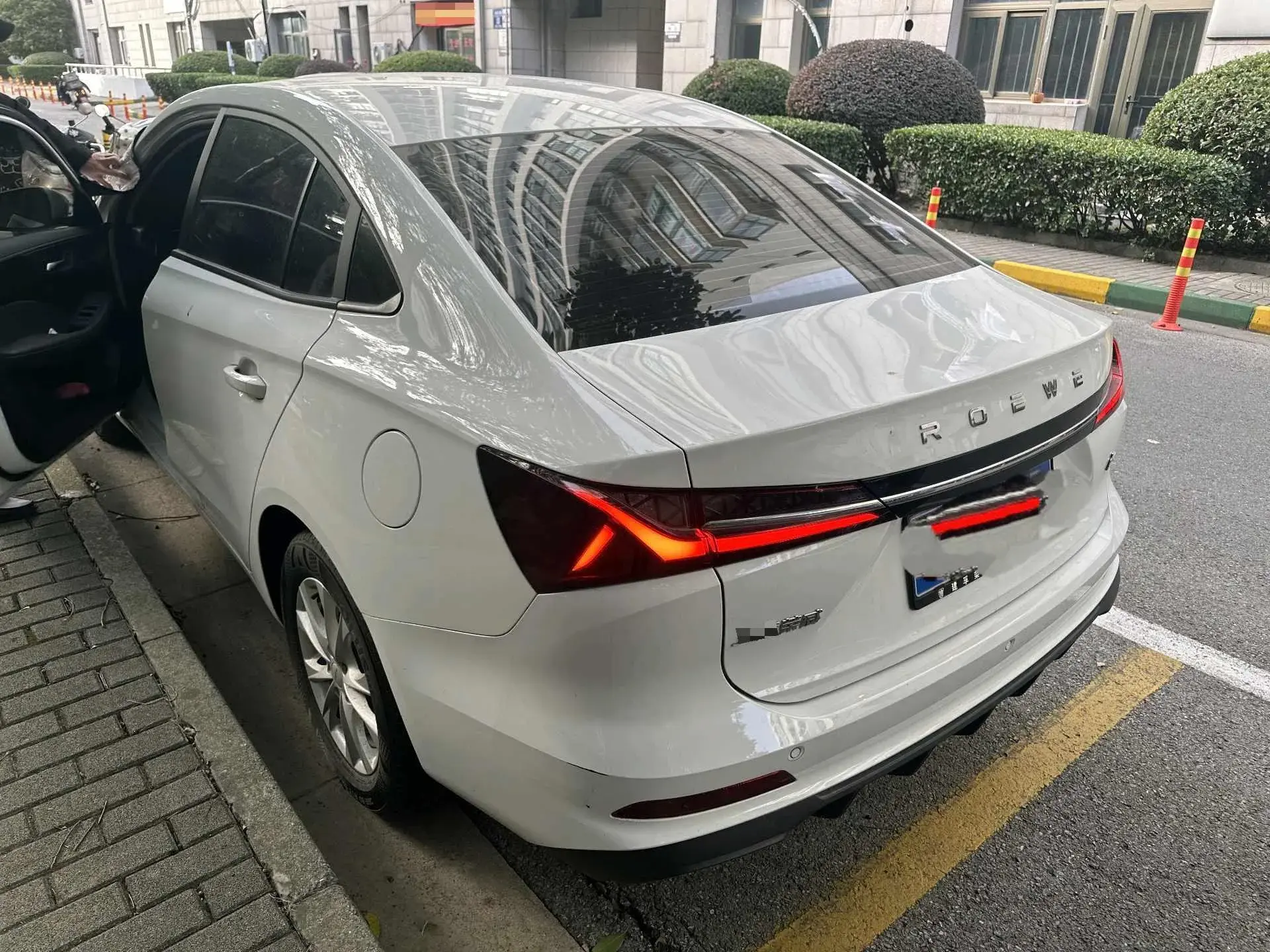 2023 ROEWE I5 thumbnail 3