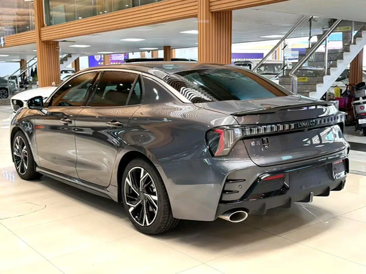 2023 LYNK&CO 03 thumbnail 4