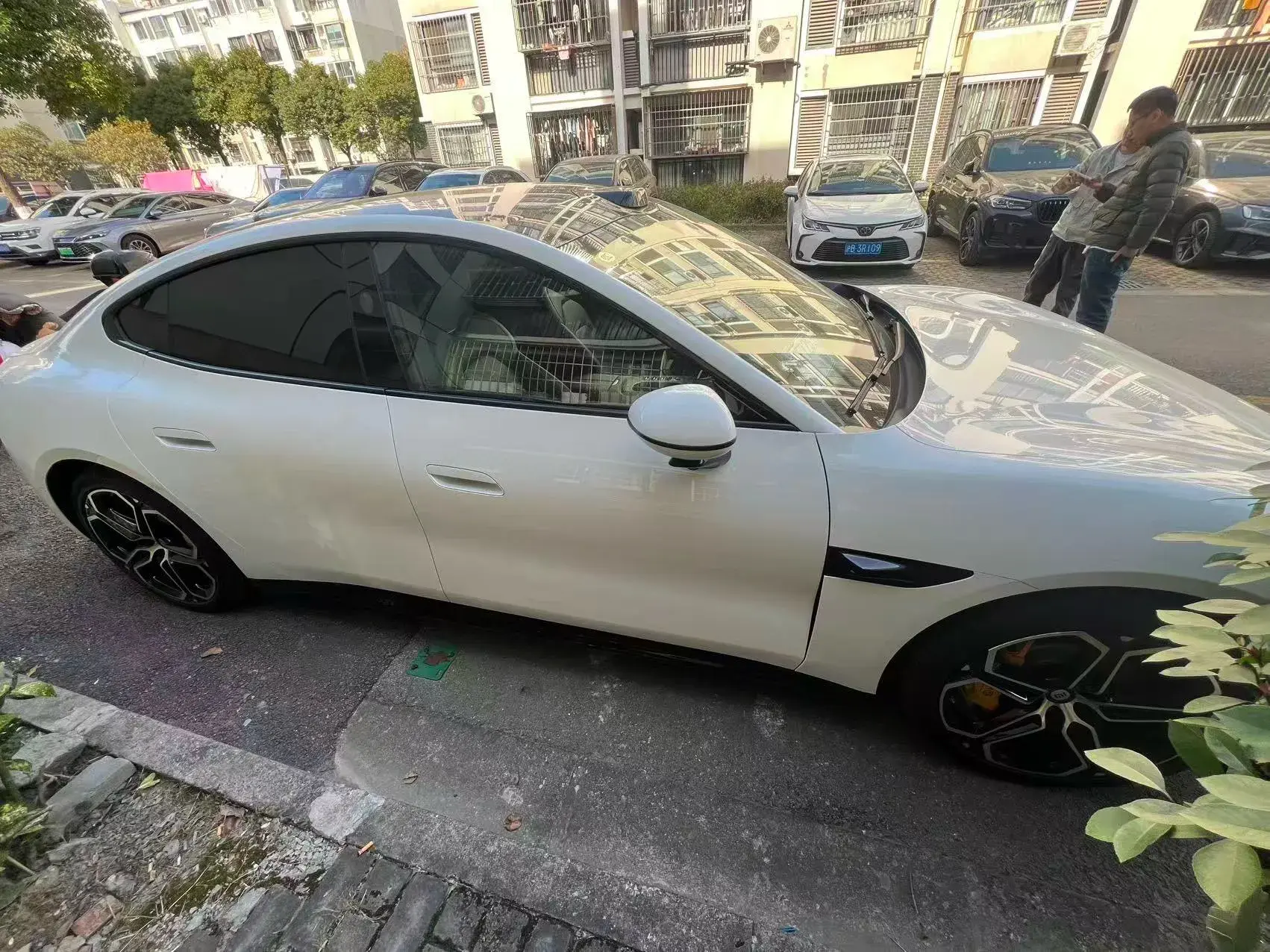 2024 MI SU7 thumbnail 3